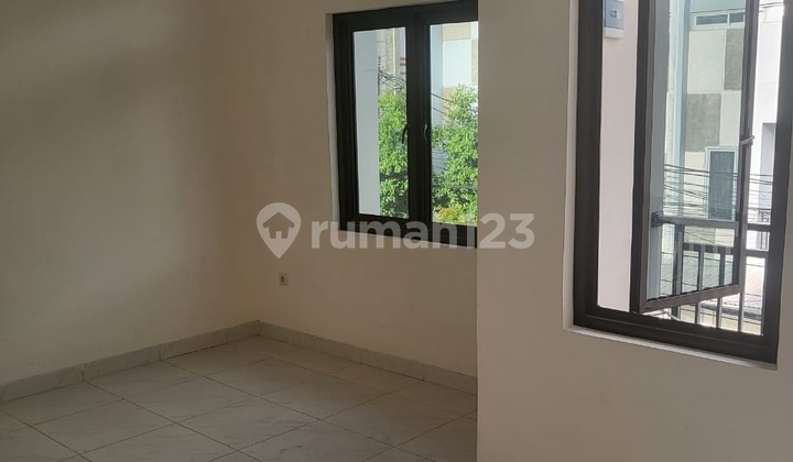 Rumah Baru 3 Lantai di Jalan Musik Raya, Kelapa Gading - Harga N 2
