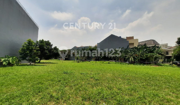 Corner Lot in Elite Housing Kelapa Gading North Jakarta