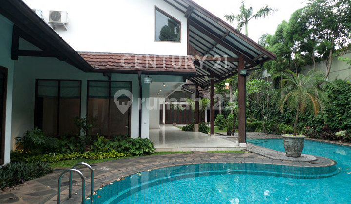 Nice House With Large Swimming Pool In Kemang
