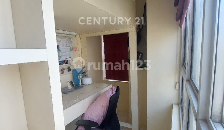 Apartemen Paladian Park Lantai 19 Dijual Murah  3 Kamar, 2 Balkon