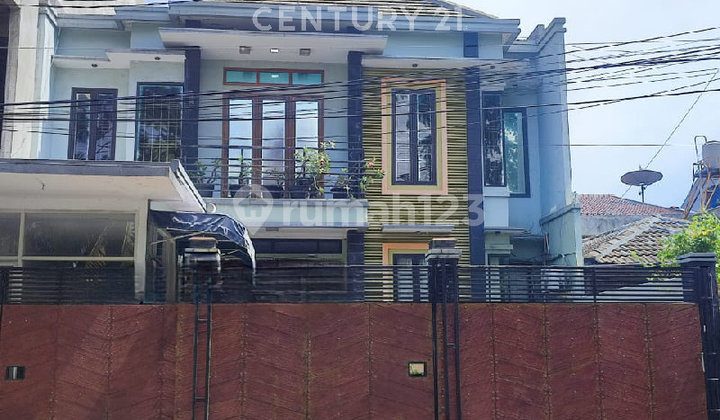 Rumah di Kelapa Gading Sangat Strategis di Jalan Raya