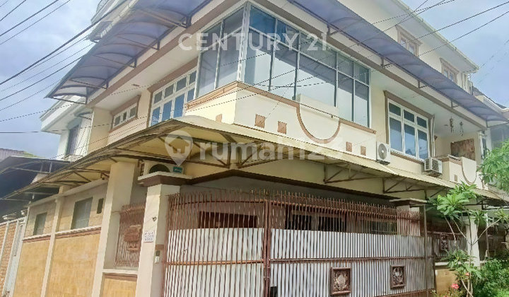 Hoek Sunter Agung 3½ Story House with Comfortable Interior Renovation 1