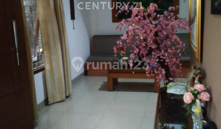 Rumah Ditomang SHM 2 Lantai LT 180M² Jalan 4 KT Pam,Strategis
