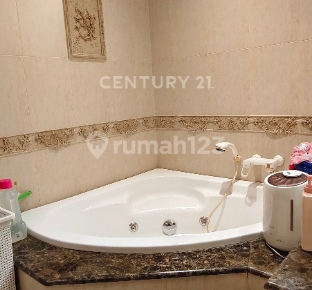 Rumah Nyaman Mewah Full Marmer Siap Huni di Mayang Permai Pik