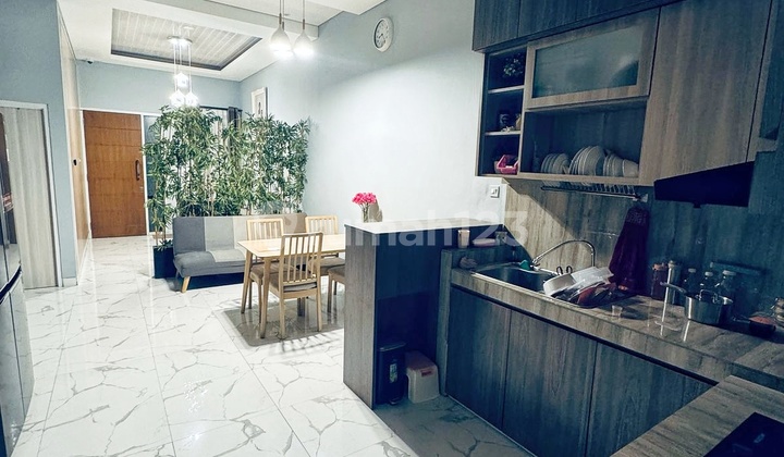 Rumah 3 Lantai Renovasi Bagus di Gading Pelangi