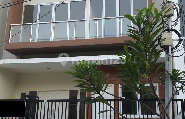 Rumah Siap Huni di Pulomas, Jakarta Timur **