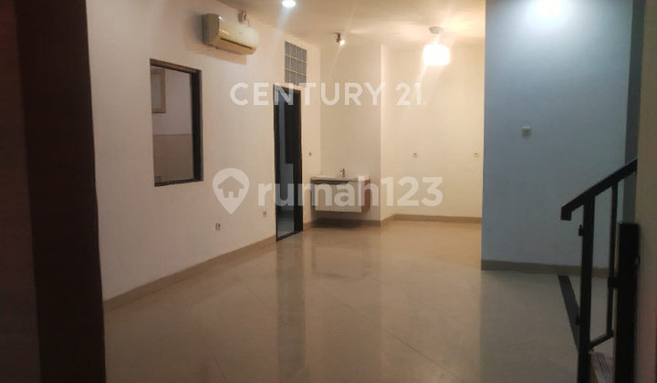 Dijual Rumah Rapi dengan Jalan Lebar Kelapa Gading 2