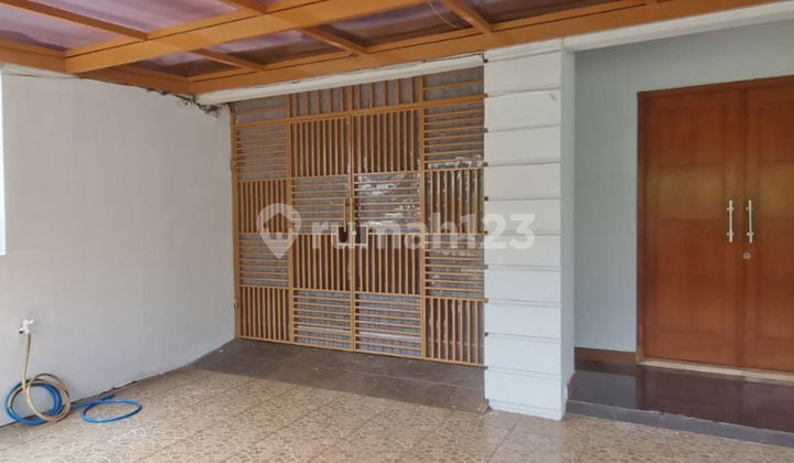 Beautiful House in Benda Complex - Jagakarsa 2