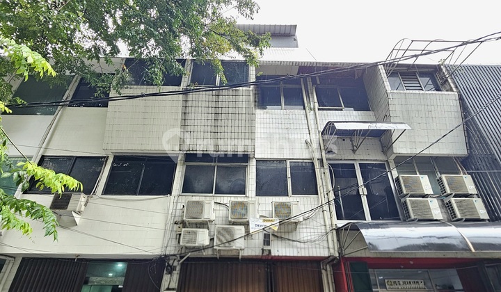 Shop House on Kyai Maja Street, Kebayoran Baru, South Jakarta