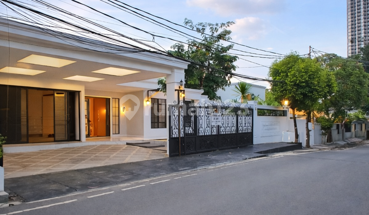 Ready-to-Occupy House in the Area Across from Citos