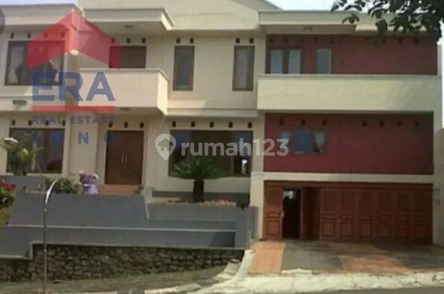 Jual cepat dan turun harga Villa besar 2 lantai  include furnished  Lokasi sangat strategis Kampung Gajah jl Sersan Bajuri, Setiabudi  1