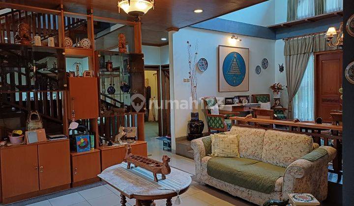 Disewakan Rumah Cantik Dengan Halaman Belakang di Cigadung Bandung. 2