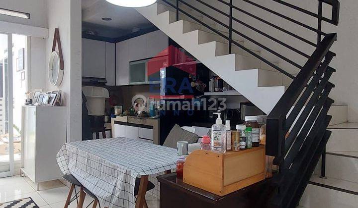 Dijual Komplek Gerlong Residence Gegerkalong Bandung  Lt   128  m² Lb  118  m² Lm     7  m² 2 lantai Kmt   3 + 1 Kmd  2 + 1 Ruang Tamu Ruang Kel  Dapur Listrik  2200 watt Air PDAM Menghadap Barat Laut Dibangun thn 2012 SHM  Hrg 1.975 M  rni 1