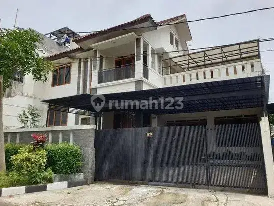 Disewakan Rumah Luas Siap Huni Full Furnished Setiabudi Regency 1