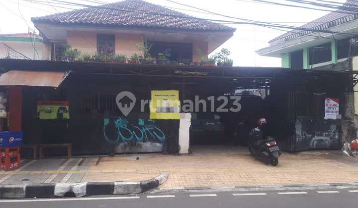 Strategic House Near Public Facilities in the Pulomas Area