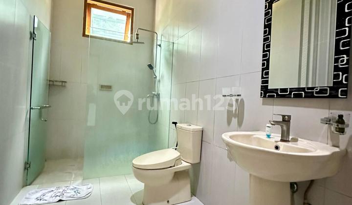 Luxurious and Beautiful Strategic House in South Jakarta 2