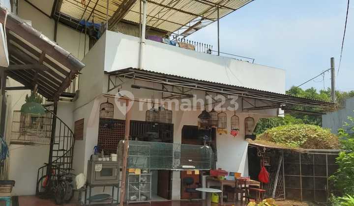 Strategic house with public facilities in Cibubur