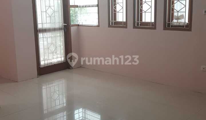 Nice House SHM Area 300 m in Taman Arcadia Mediterania Depok 2