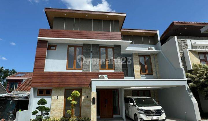 Rumah 2 Lantai Baru Semi Furnished SHM Yogyakarta 1