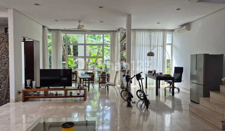 Rumah Modern Tropis Di Puspita Loka 2