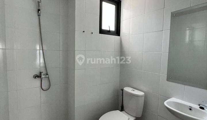 Rumah Cantik 2 1/2 lantai Furnished Siap Huni 2