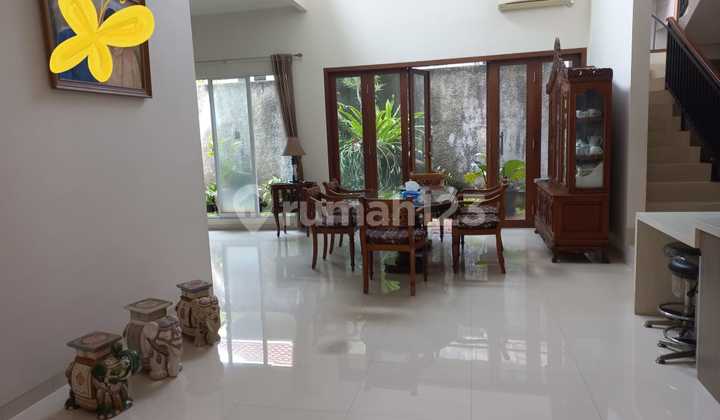 A House in a Serene Location in The Green A House in a Serene Location in The Green