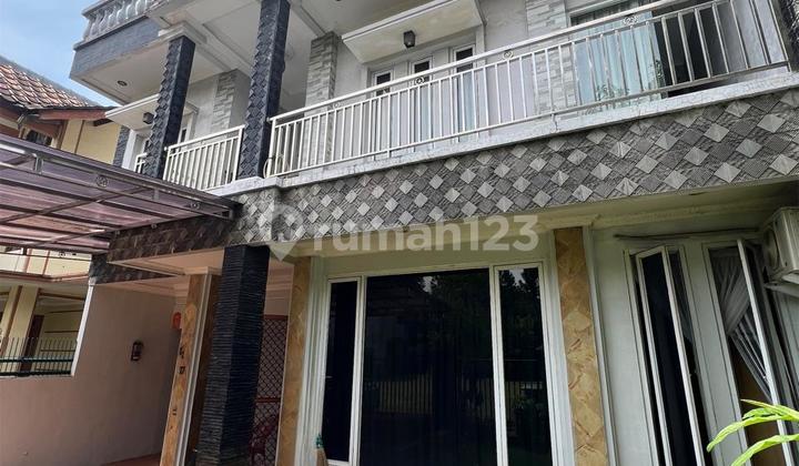 Rumah di Giri Loka dengan Banyak Kamar Tidur