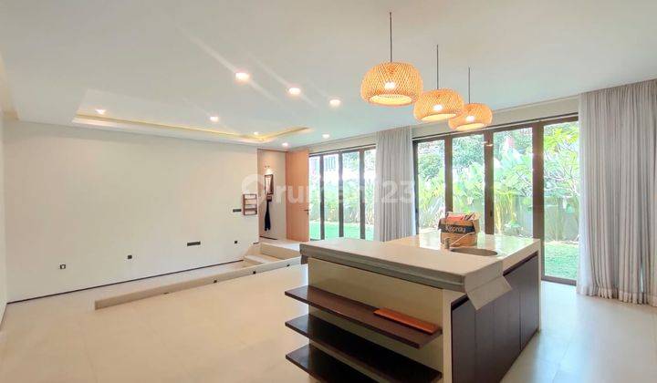 Rumah Lux Batununggal Hoek 2,5 Lantai, Bandung 1