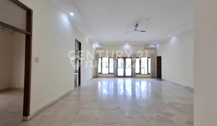 For Sale Strategic House Attractive Price in South Jakarta 2