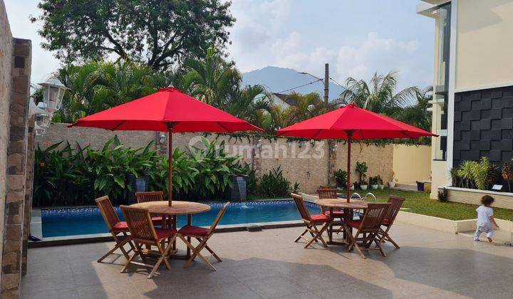 Villa bagus sewa bulanan fasilitas kolam renang di Sentul City  1