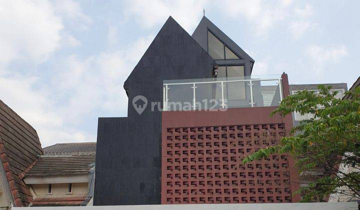 Disewakan  Rumah 4 Lantai Furnished Siap Huni Di Sentul City 1