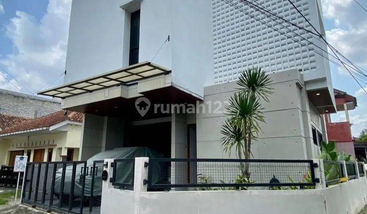 RUMAH MEGAH 2 LANTAI LINGKUNGAN NYAMAN AMAN  2