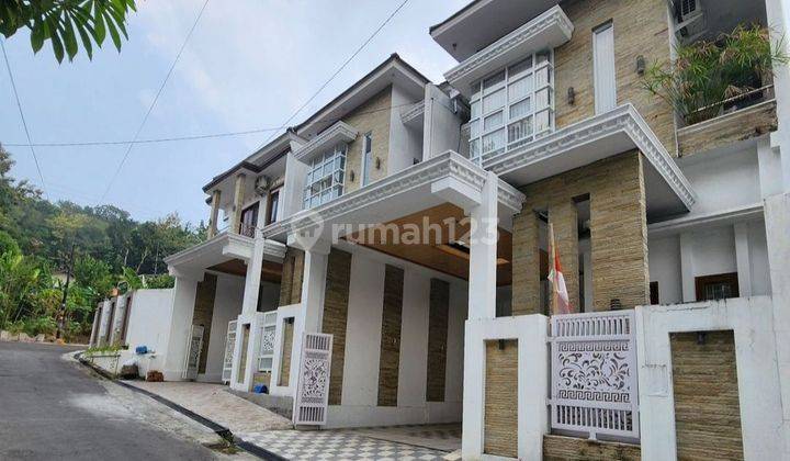 RUMAH MEWAH DI BALECATUR 2 LANTAI MANTAP UNTUK HUNIAN 1