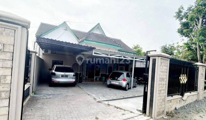 Rumah Dengan Tanah Yg Masih Luas Lingkungan Ramai 1