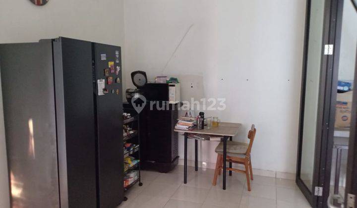 ruang makan rumah di kompleks griya torina