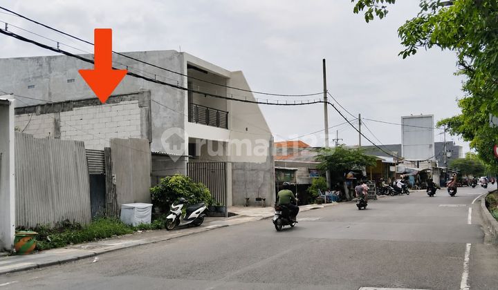 Shop Counting Land Zero on Manukan Kulon Commercial Main Road [832] 2