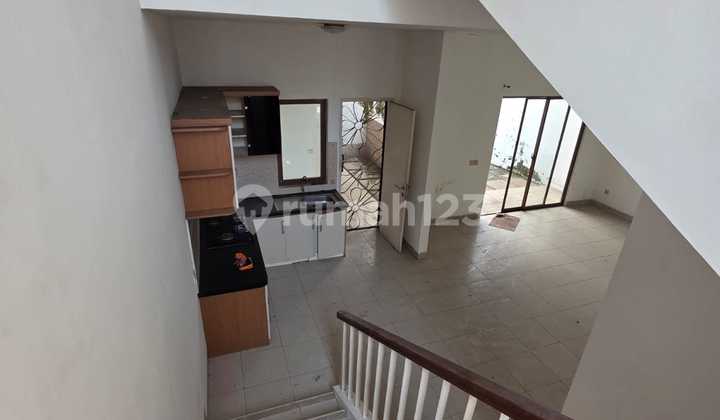 Disewakan Rumah 2 Lantai Dengan Lingkungan Yang Aman Dan Nyaman Di Cluster Alamanda. 029 2