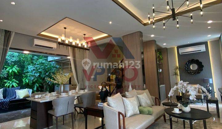 Dijual Rumah 3 Lantai Fasilitas Lengkap di Summarecon Crown Gading, Bekasi 1