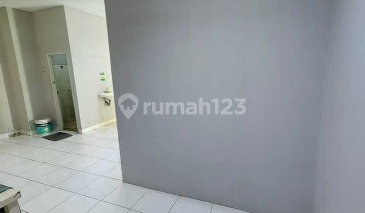 Disewakan Ruko HOOK 3 Lantai Lokasi Premium Hadap Jalan Utama, Bekasi Timur, Bekasi, 013 2