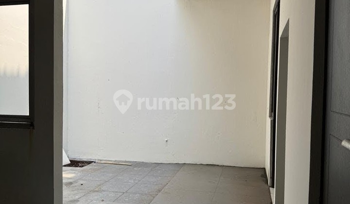Dijual Rumah 2 Lantai dengan Fasilitas yang Memadai di Cluster Shinano, 027 2