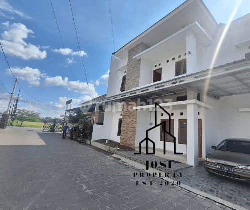 Rumah 2 Lantai Baru di Gentan, Solo 1