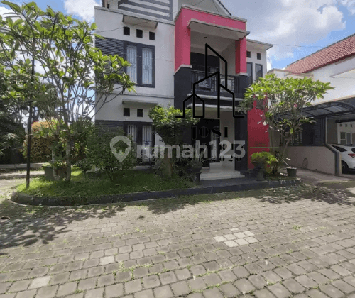 Rumah 2 Lantai Bagus di Solo Baru, Surakarta 1