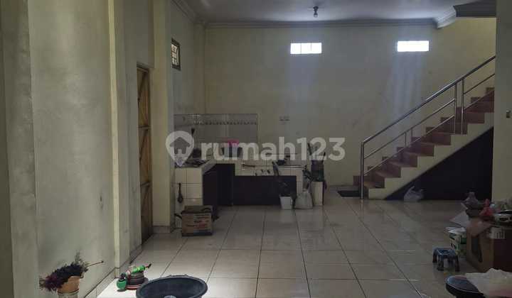 Strategic Business Space on Jhos Sudarso Road near Solo Baru 2