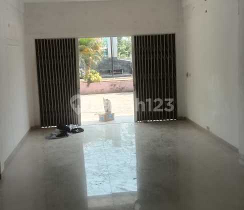 Ready-to-Use 2-Story Shop House on Banjarsari Street, Solo 2
