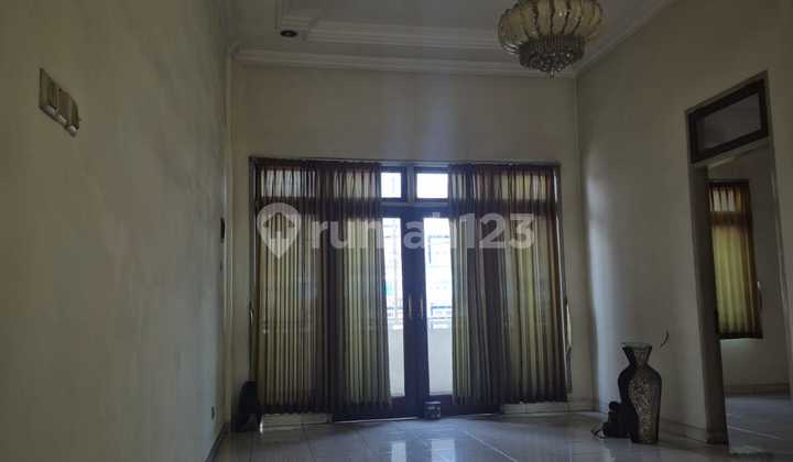 Strategic Shop House Suitable for Laundry 2