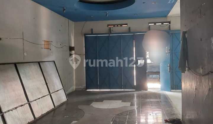 For rent: Strategic shop house in the center of Solo city, Serengan 2