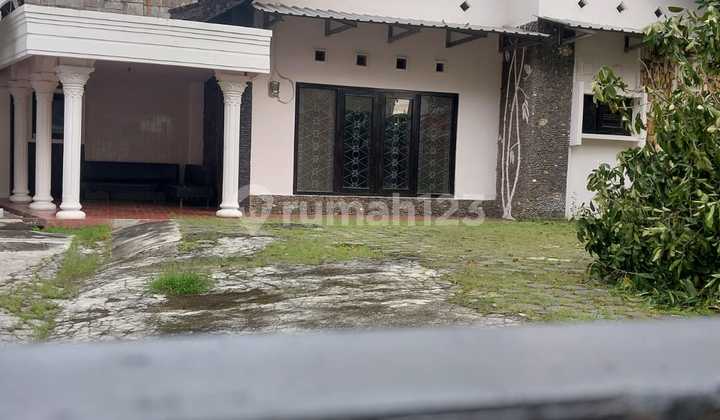 Spacious Residence in the City Center of Solo Spacious Residence in the City Center of Solo