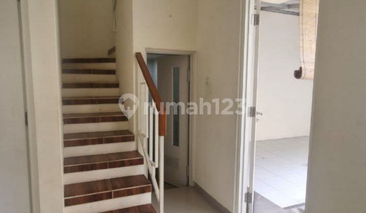 Two-Story Ready-to-Occupy House in a Lush and Comfortable Housing Estate Near Singosari Toll Road, Malang City.