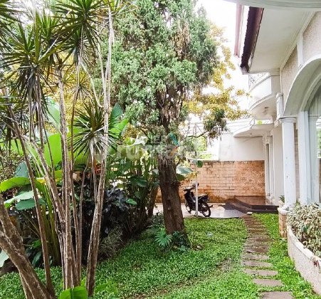 Rumah Hook Terawat di Jalan Pulau-Pulau, Klojen Kotamadya Malang 2