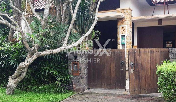 Rumah Asri Dengan Disain Klasik Jawa bali Ukiran Cantik Di Villa Golf Araya Malang id475  1